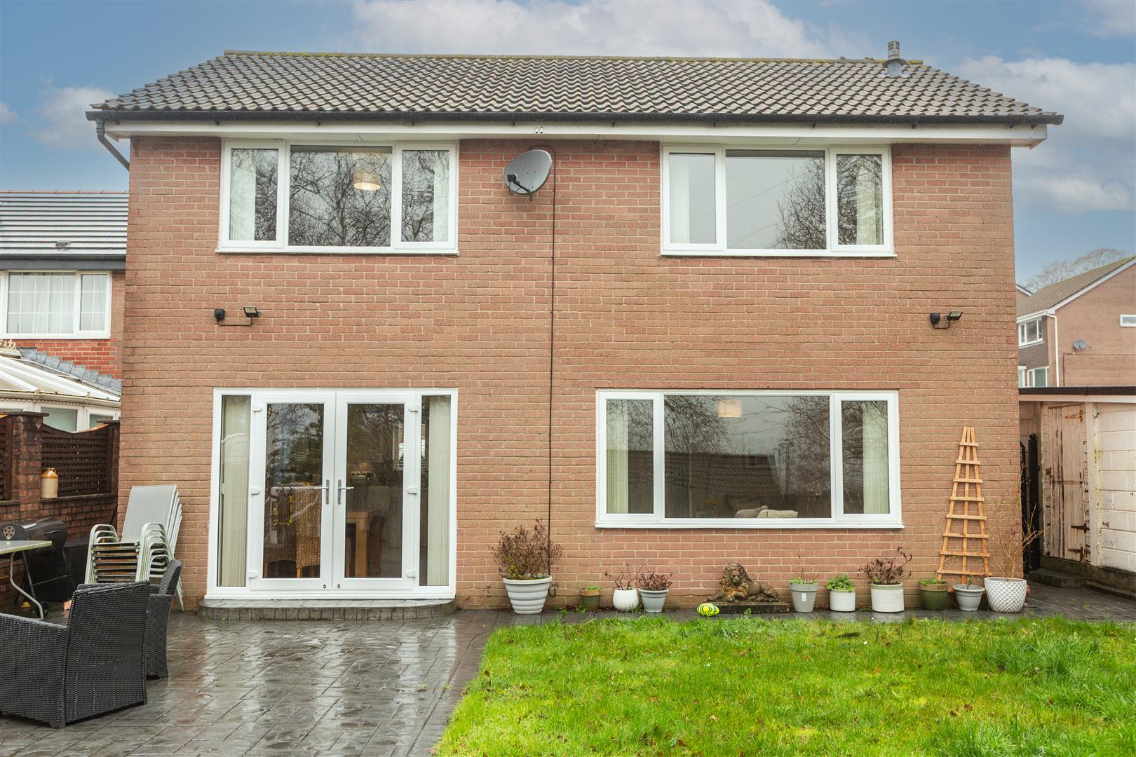 Heol Treffynnon, Parc Gwernfadog, Swansea, SA6 6SE